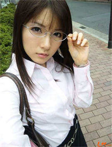 暖暖 免费 在线 日本/夹看学长的巨大的J把写作业小说