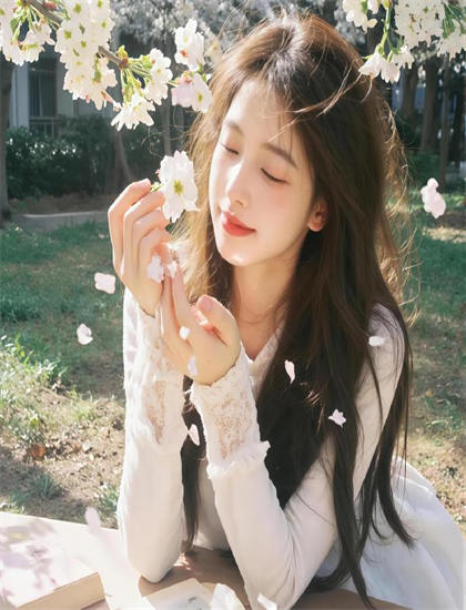 表演艺术解析：《洛宝贝》的编剧的叙事结构与情节设计 理解角色塑造的艺术