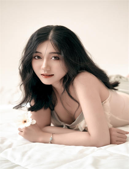 情色片文化解读：《炽野遥光》的叙事结构与视觉语言 ——深入探索情色片的艺术世界